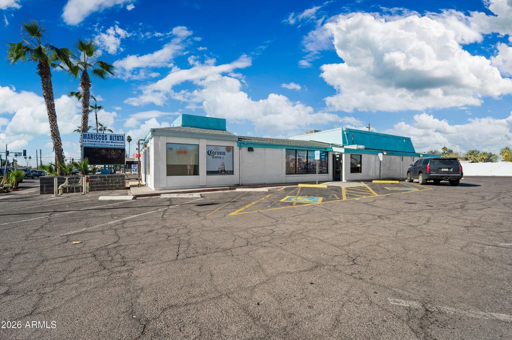 5828 W INDIAN SCHOOL Road, Phoenix, AZ 85031 — exterior
