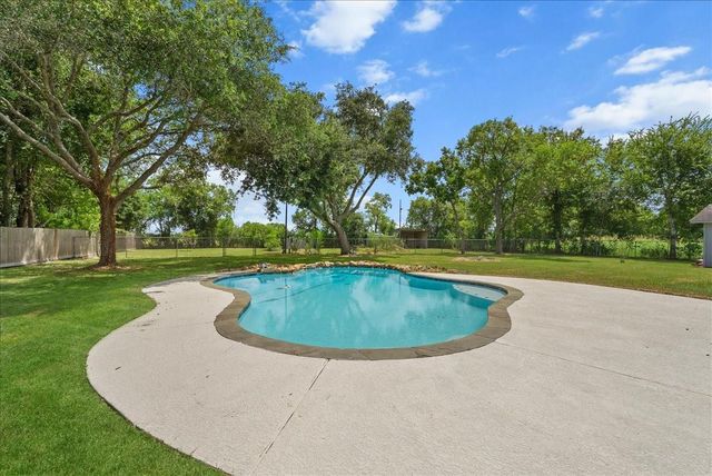 5255 Beaver Road, Santa Fe, TX 77517