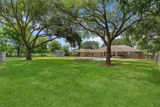 5255 Beaver Road, Santa Fe, TX 77517