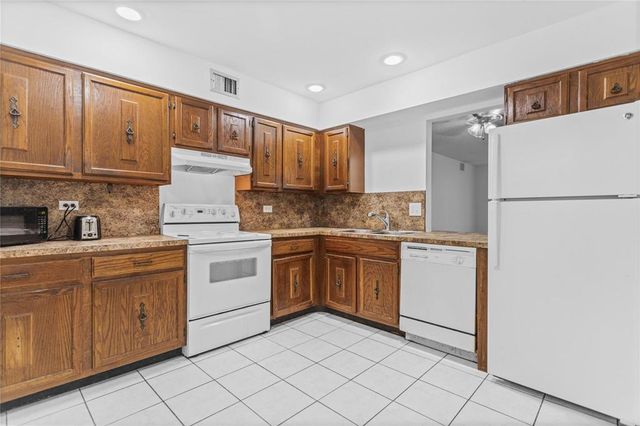 7556 STIRLING Road 223, Davie, FL 33024