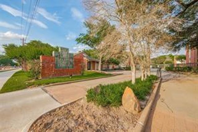 2211 S Kirkwood Road 28, Houston, TX 77077