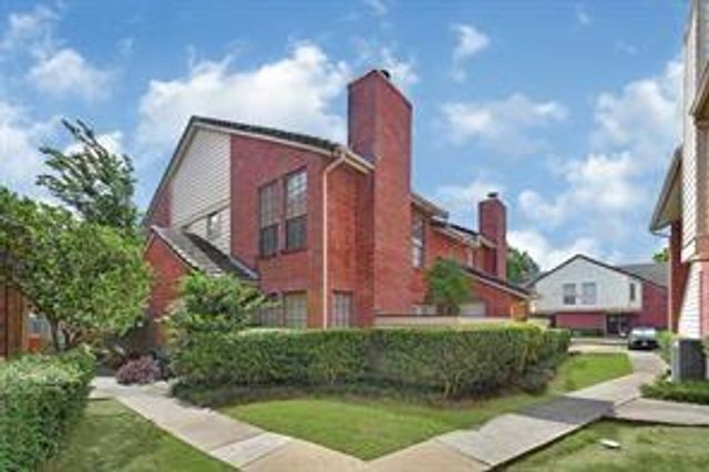 2211 S Kirkwood Road 28, Houston, TX 77077