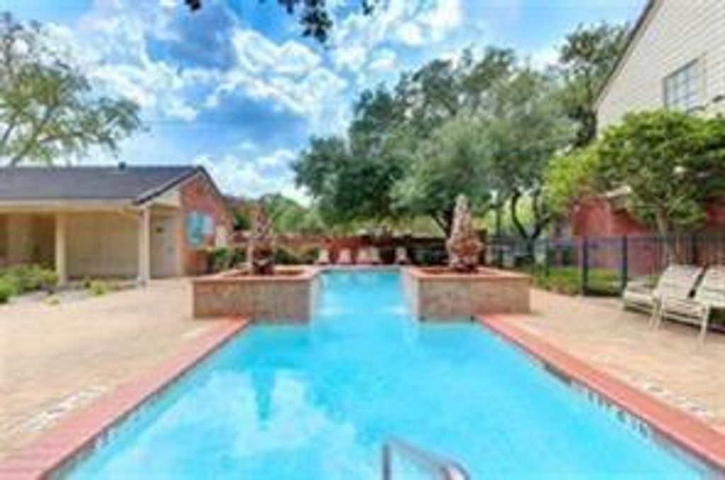 2211 S Kirkwood Road 28, Houston, TX 77077