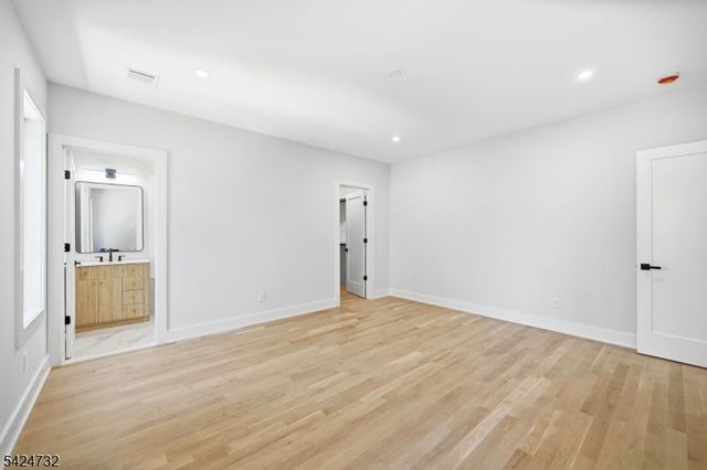 47 Afton Dr, Florham Park Boro, NJ 07932