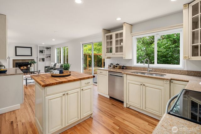 24544 SE 43rd Place, Sammamish, WA 98029