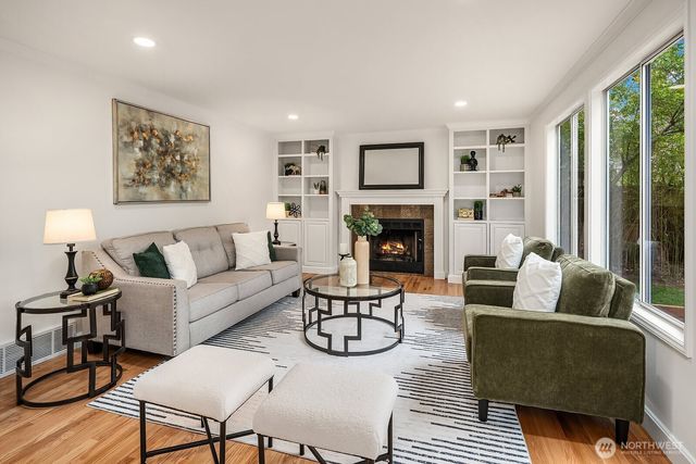 24544 SE 43rd Place, Sammamish, WA 98029