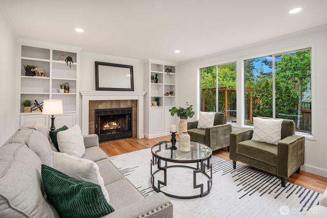 24544 SE 43rd Place, Sammamish, WA 98029