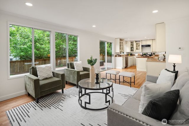 24544 SE 43rd Place, Sammamish, WA 98029