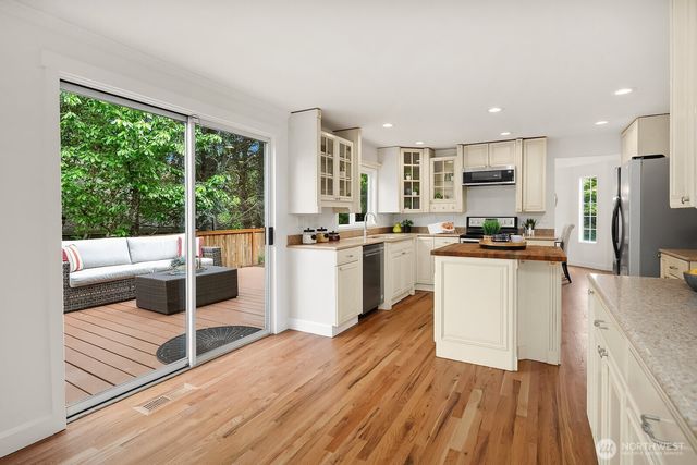 24544 SE 43rd Place, Sammamish, WA 98029