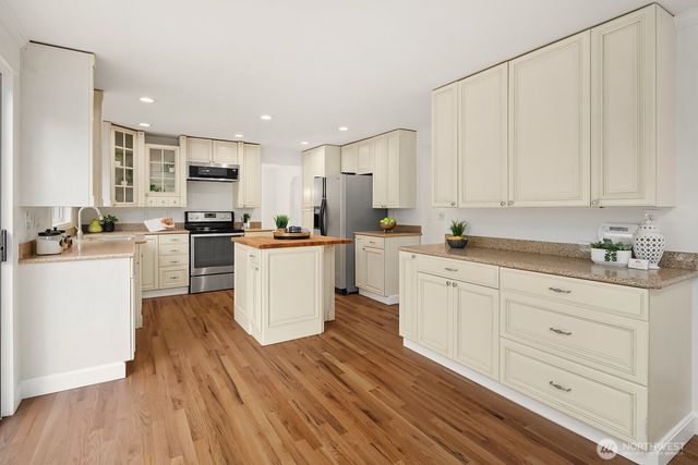 24544 SE 43rd Place, Sammamish, WA 98029
