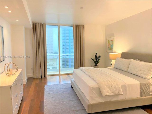 901 Brickell Key Blvd 2006, Miami, FL 33131