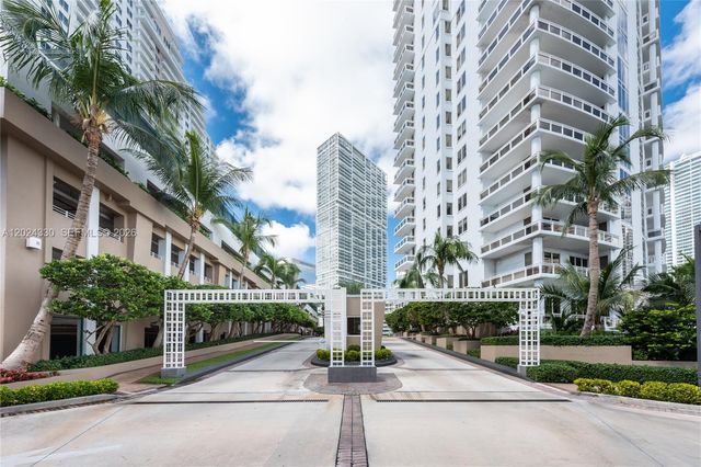 901 Brickell Key Blvd 2006, Miami, FL 33131