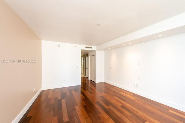 901 Brickell Key Blvd 2006, Miami, FL 33131