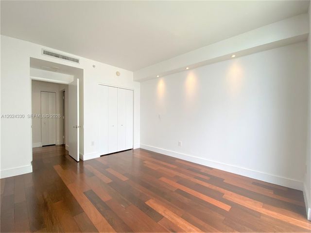 901 Brickell Key Blvd 2006, Miami, FL 33131