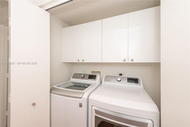 901 Brickell Key Blvd 2006, Miami, FL 33131