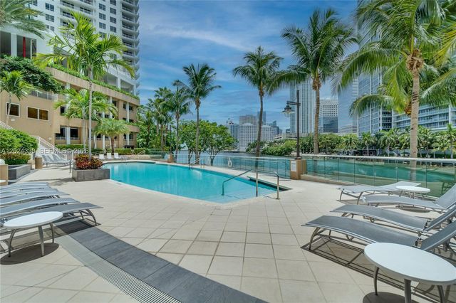 901 Brickell Key Blvd 2006, Miami, FL 33131