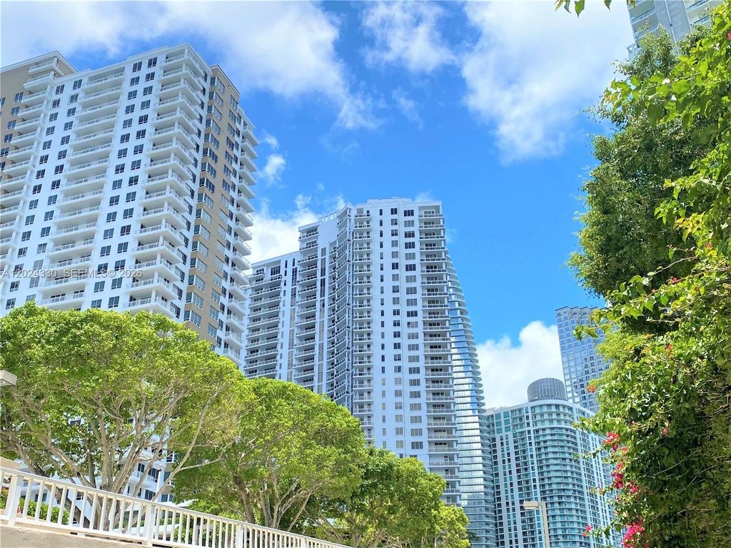 901 Brickell Key Blvd 2006, Miami, FL 33131