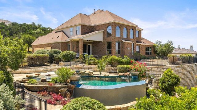 2702 Lakehurst RD, Spicewood, TX 78669