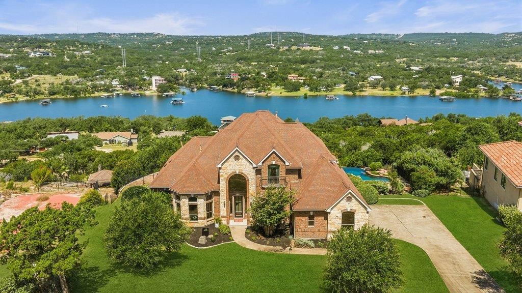 2702 Lakehurst RD, Spicewood, TX 78669