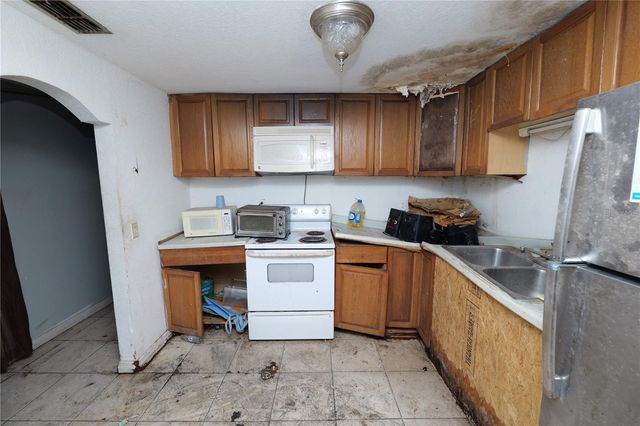 608 DR MARTIN LUTHER KING STREET, Dundee, FL 33838