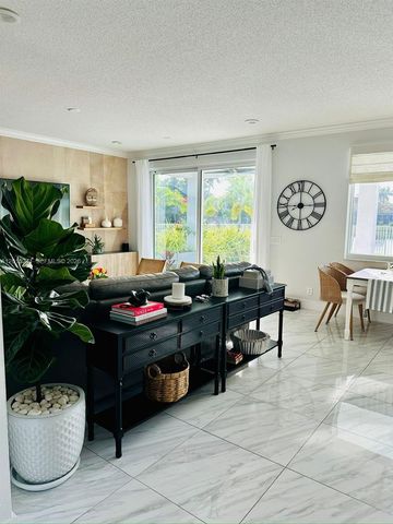 1652 Orchid Bnd, Weston, FL 33327