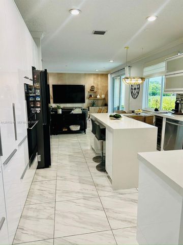 1652 Orchid Bnd, Weston, FL 33327