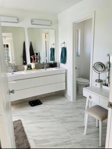 1652 Orchid Bnd, Weston, FL 33327