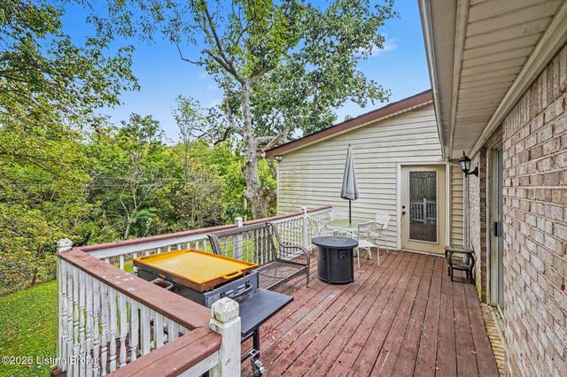 1513 Daverman Dr, La Grange, KY 40031