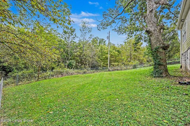 1513 Daverman Dr, La Grange, KY 40031