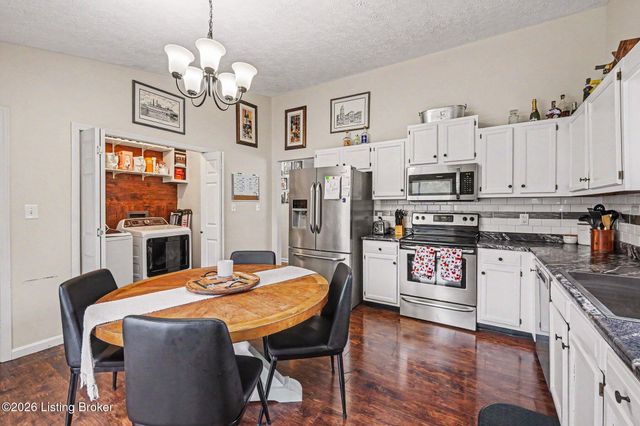 1513 Daverman Dr, La Grange, KY 40031
