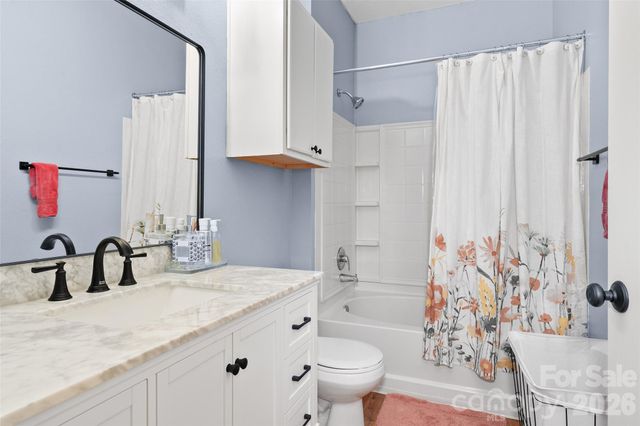 900 Vista Lake Drive 301, Candler, NC 28715