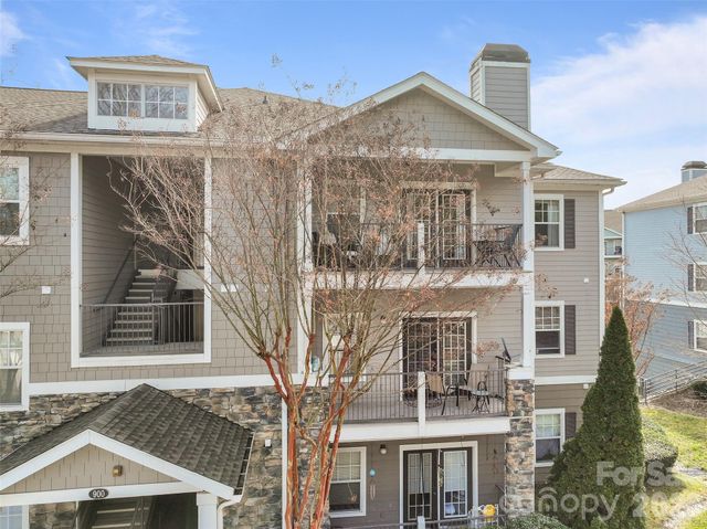 900 Vista Lake Drive 301, Candler, NC 28715