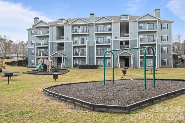 900 Vista Lake Drive 301, Candler, NC 28715