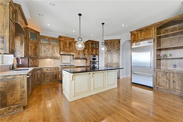 11001 W 163rd Court, Overland Park, KS 66221