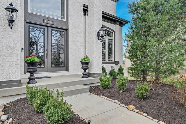 11001 W 163rd Court, Overland Park, KS 66221