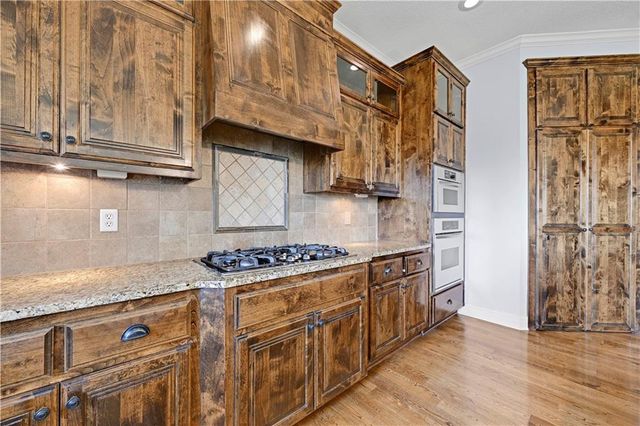 11001 W 163rd Court, Overland Park, KS 66221