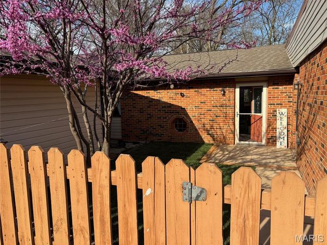 6 Parkridge, Belleville, IL 62226