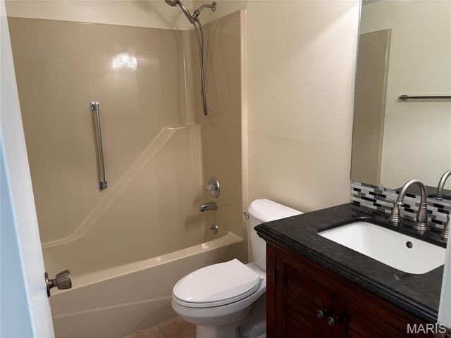 6 Parkridge, Belleville, IL 62226