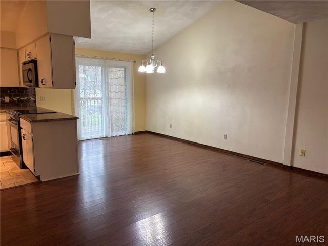 6 Parkridge, Belleville, IL 62226