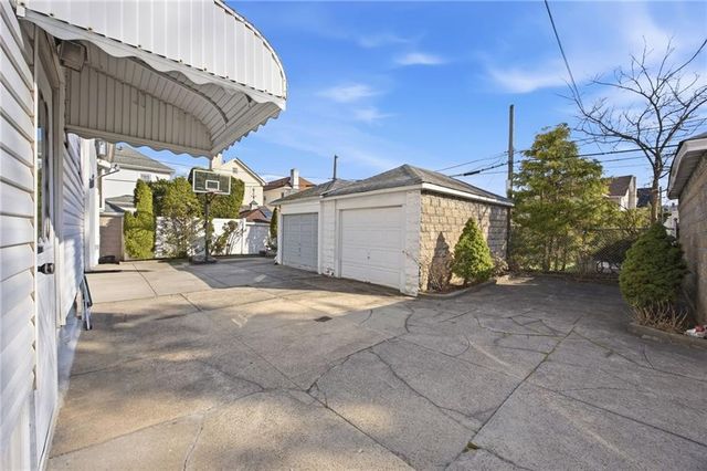 20 77th Street, New York City, NY 11209