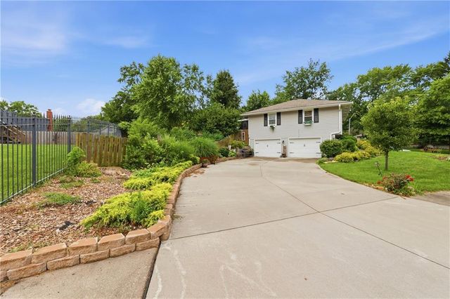 2821 TEPEE Avenue, Independence, MO 64057