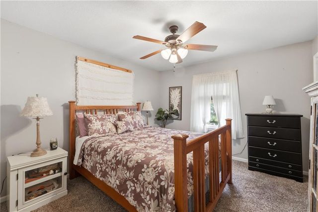 2821 TEPEE Avenue, Independence, MO 64057