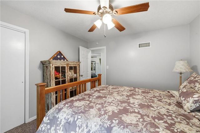 2821 TEPEE Avenue, Independence, MO 64057