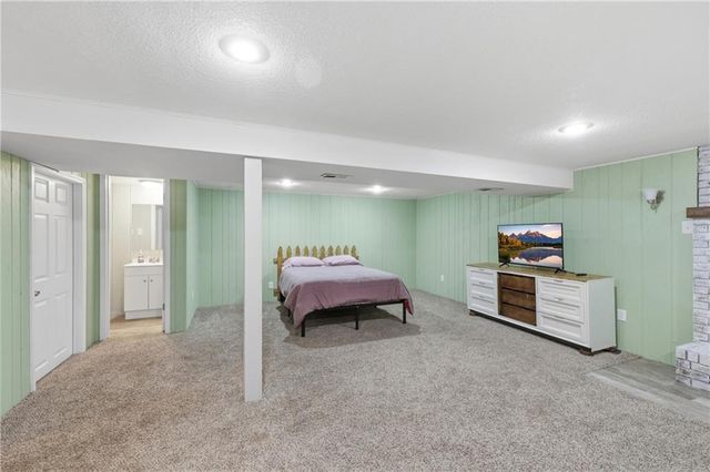 2821 TEPEE Avenue, Independence, MO 64057