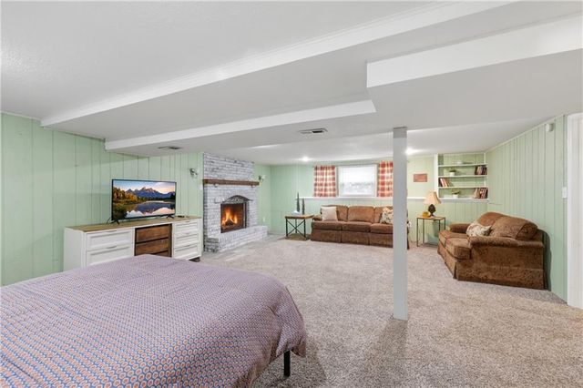 2821 TEPEE Avenue, Independence, MO 64057