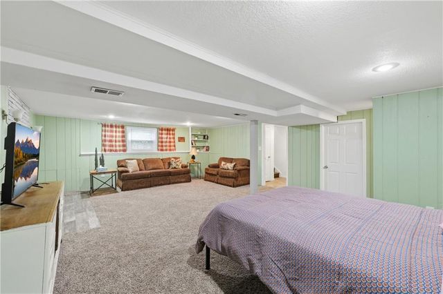 2821 TEPEE Avenue, Independence, MO 64057