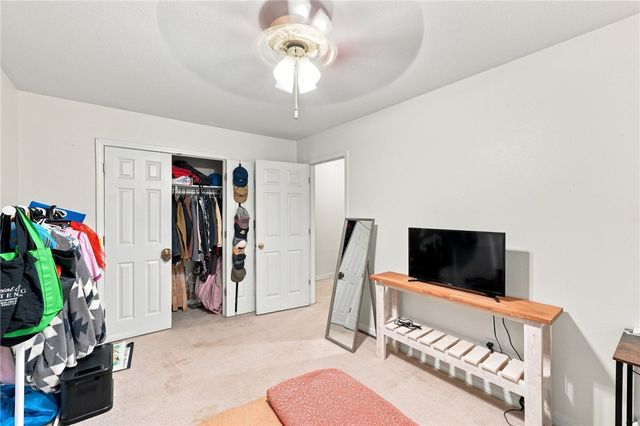 662 N Meadowlands Drive, Fayetteville, AR 72704