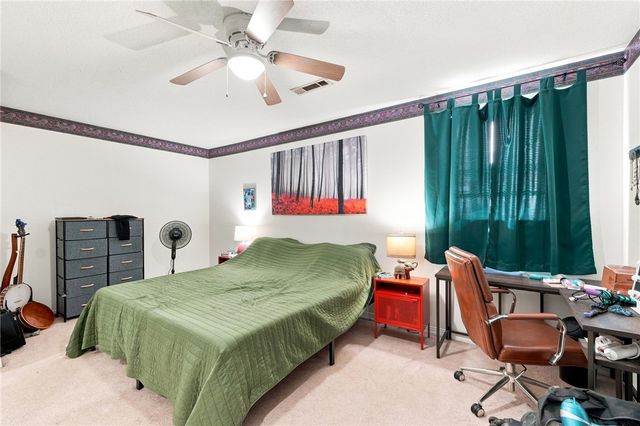 662 N Meadowlands Drive, Fayetteville, AR 72704
