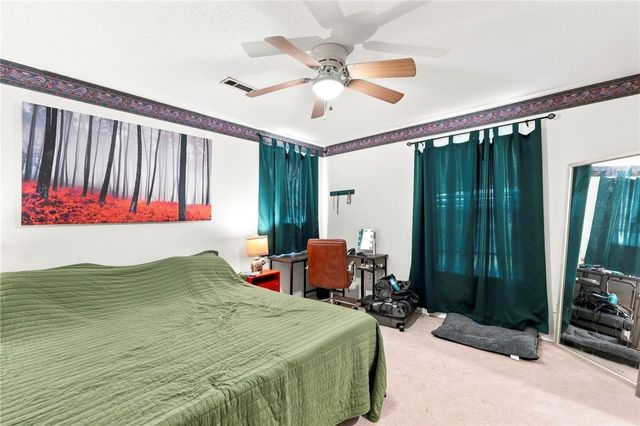 662 N Meadowlands Drive, Fayetteville, AR 72704