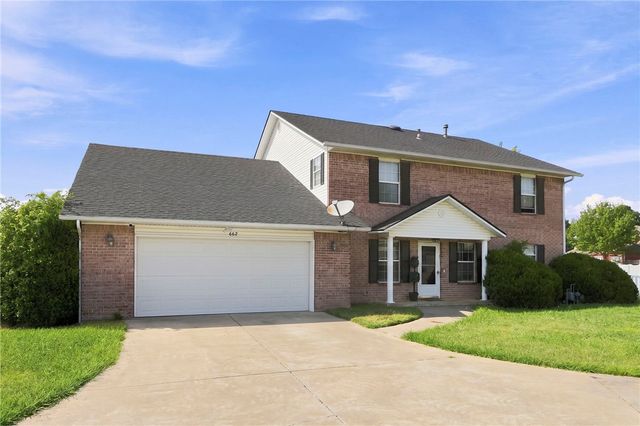 662 N Meadowlands Drive, Fayetteville, AR 72704